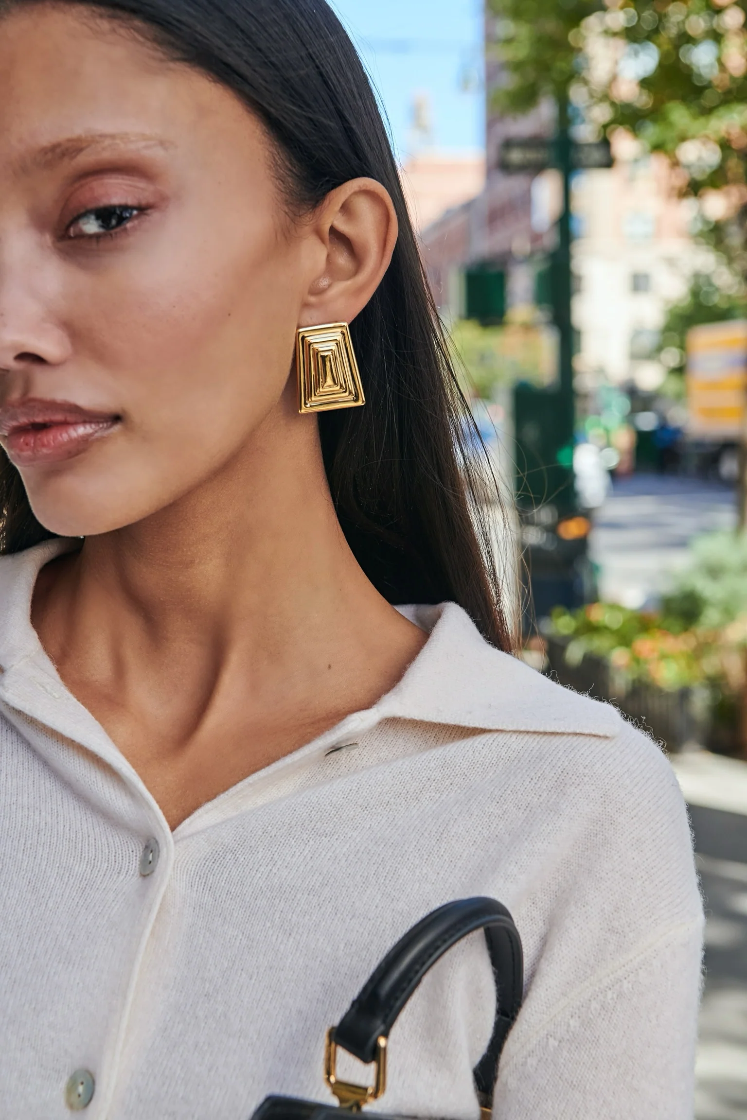 THE ÒLÓ EARRINGS - Image 2