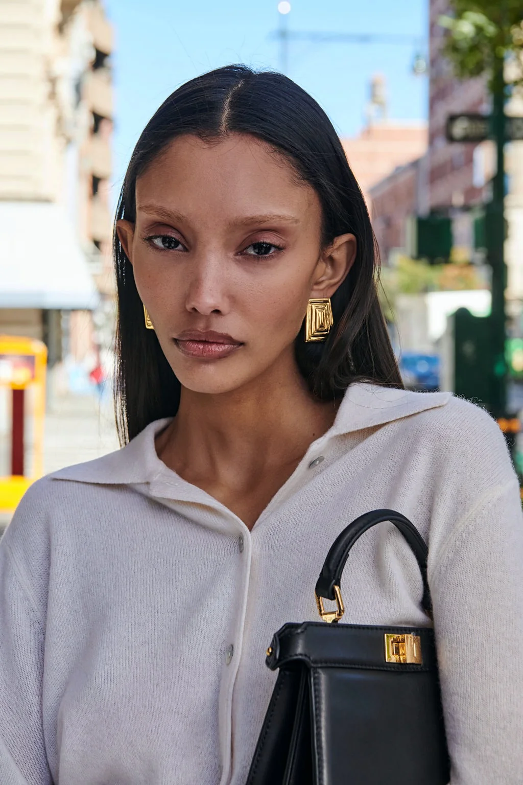 THE ÒLÓ EARRINGS - Image 7